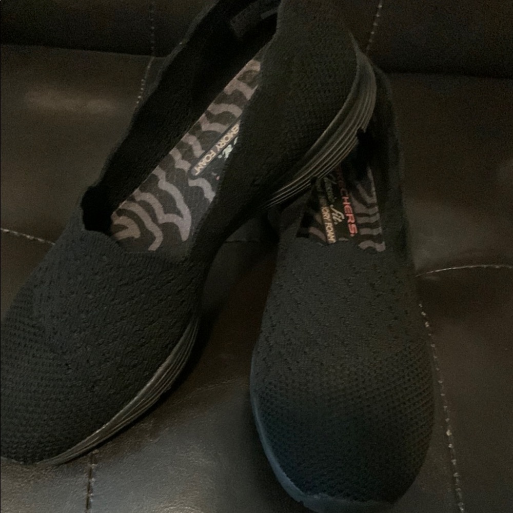 Skechers Classic Fit - Air cooled memory foam size 9 Black Slip-On Shoes